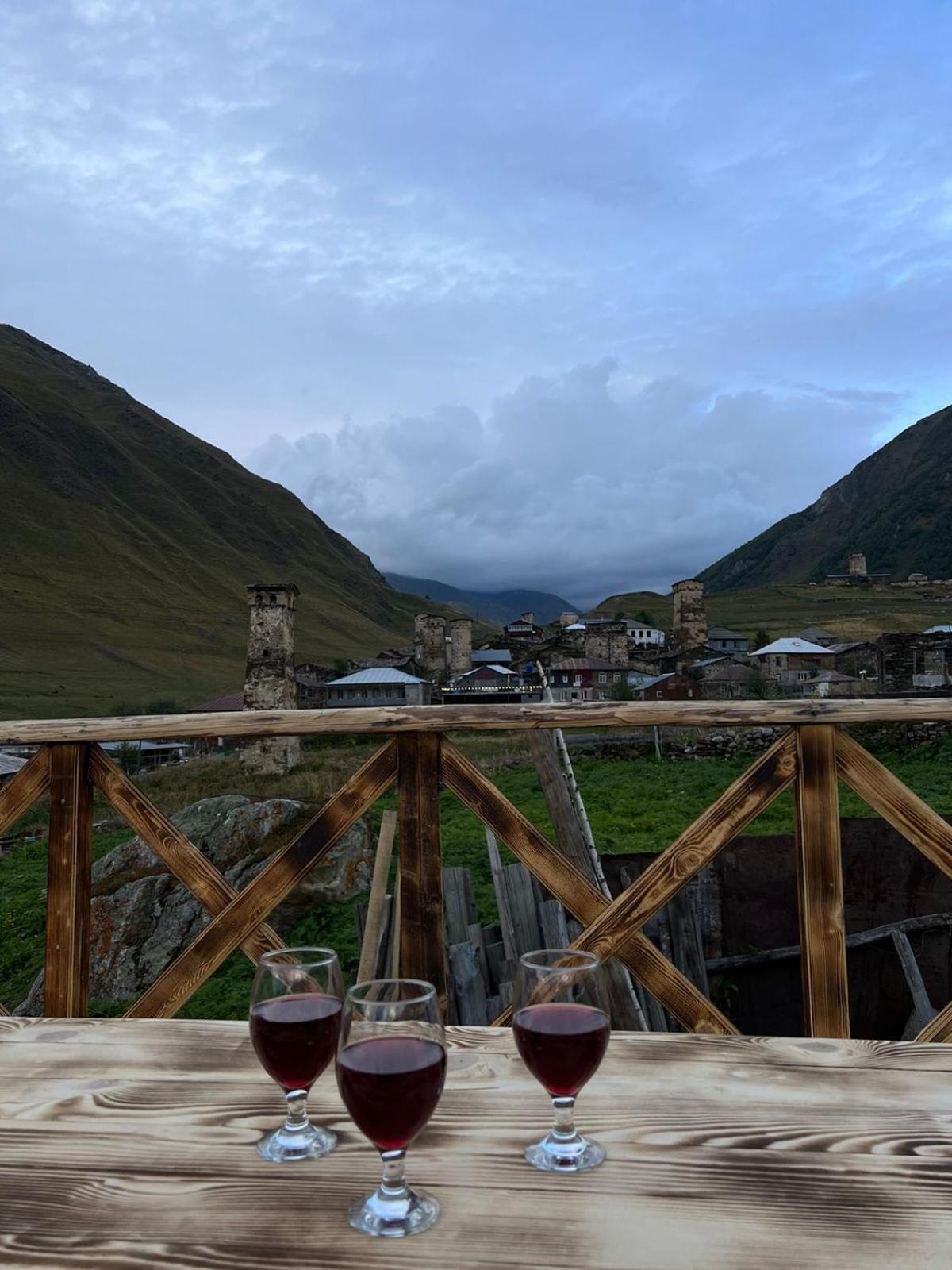 Guest House Buba Ушгули Екстериор снимка