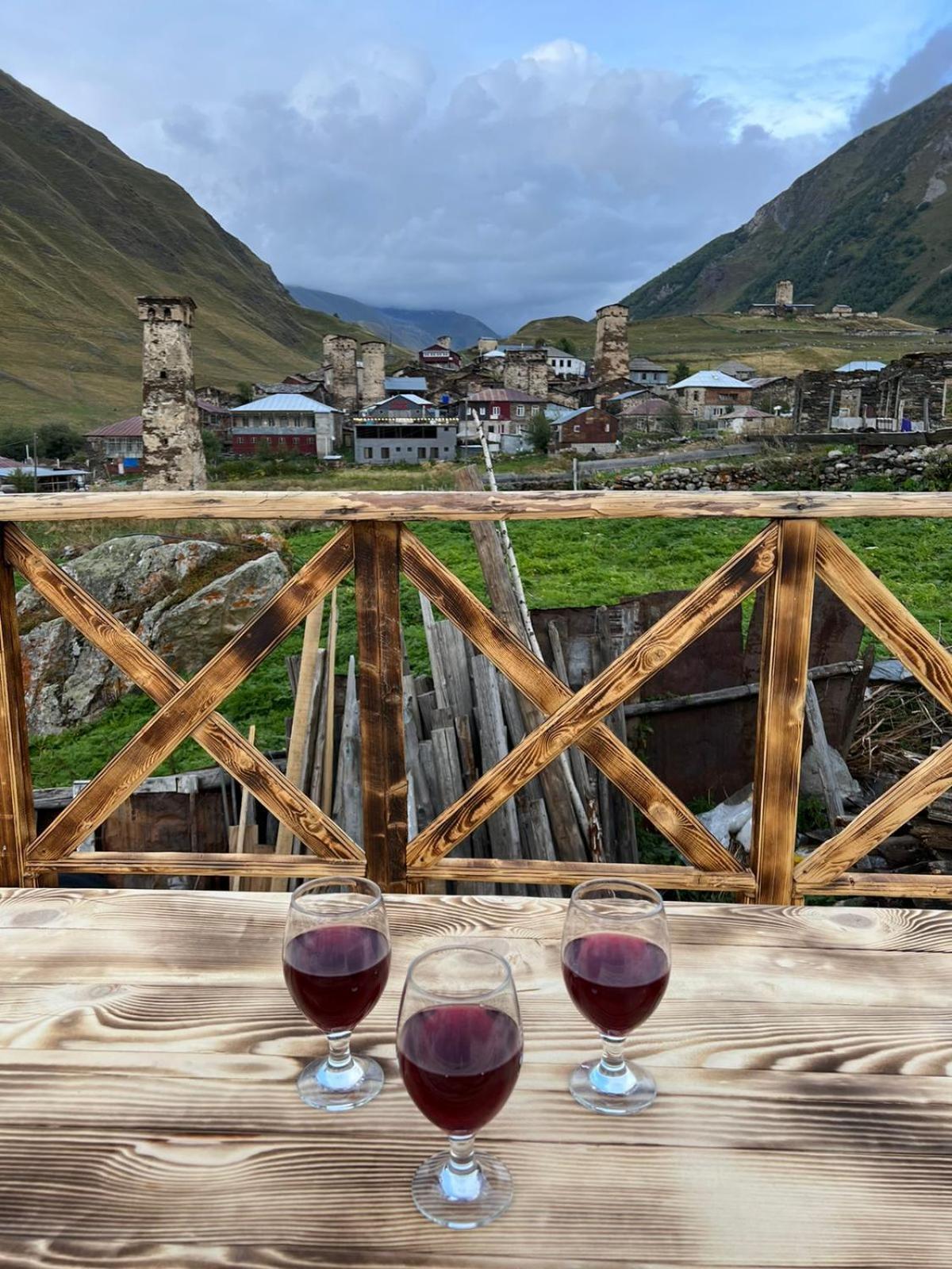 Guest House Buba Ушгули Екстериор снимка